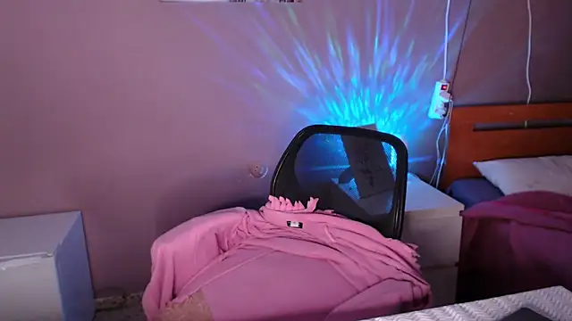 Snapshot of Latina_BigBoobs chatting on 10.27.25 Latina BigBoobs online show from 10.27.25