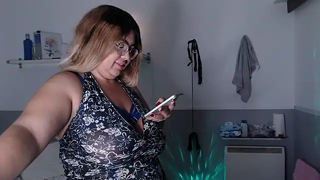 Snapshot of Latina_BigBoobs chatting on 12.13.25 Latina BigBoobs online show from 12.13.25