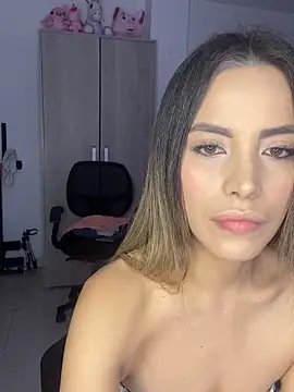 Snapshot of amelye_saens chatting on 01.19.25 amelye saens online show from 01.19.25