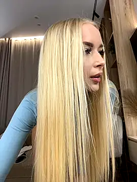 Snapshot of eva_m1racle_ chatting on 10.01.25 eva m1racle online show from 10.01.25