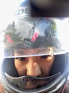 yoonipooni online show from 12.15.24