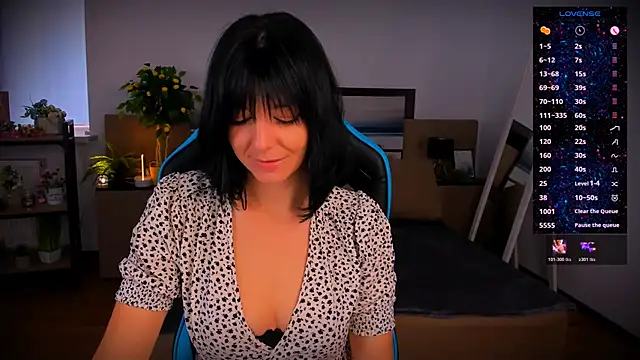 Snapshot of _Kelly__ chatting on 10.22.25 Kelly online show from 10.22.25