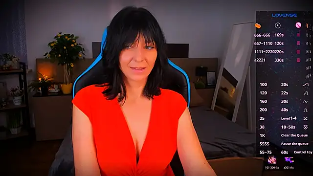 Snapshot of _Kelly__ chatting on 11.17.25 Kelly online show from 11.17.25