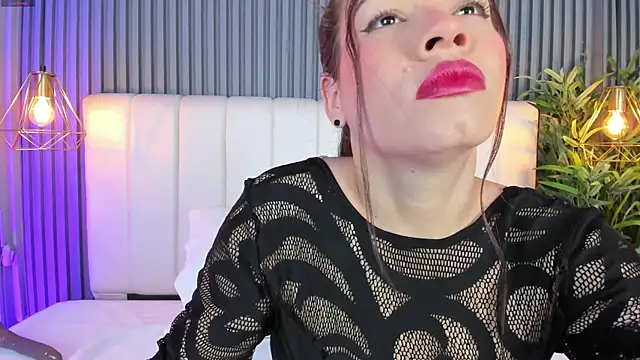 SaraRiley online show from 12.17.25