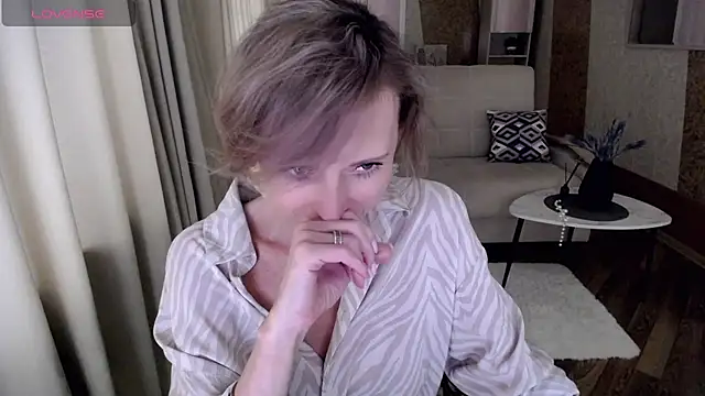 Snapshot of HornyMilf_777 chatting on 01.20.25 HornyMilf 777 online show from 01.20.25