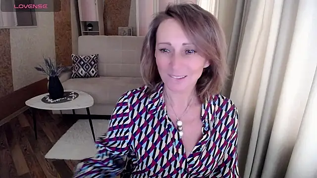 Snapshot of HornyMilf_777 chatting on 01.27.25 HornyMilf 777 online show from 01.27.25