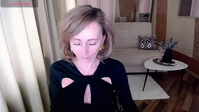 Snapshot of HornyMilf_777 chatting on 02.01.25 HornyMilf 777 online show from 02.01.25