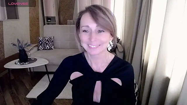 Snapshot of HornyMilf_777 chatting on 02.03.25 HornyMilf 777 online show from 02.03.25