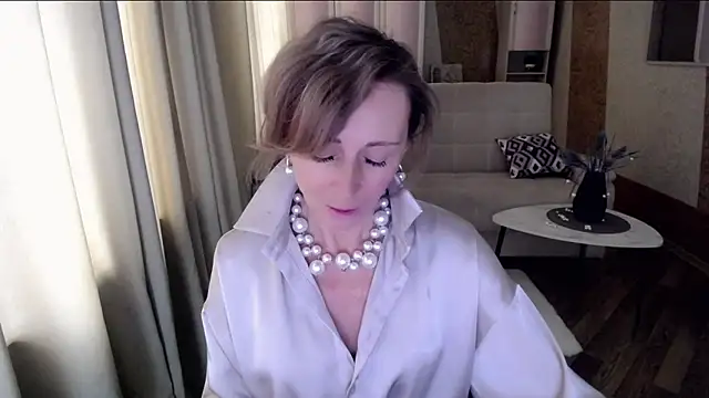 Snapshot of HornyMilf_777 chatting on 02.26.25 HornyMilf 777 online show from 02.26.25