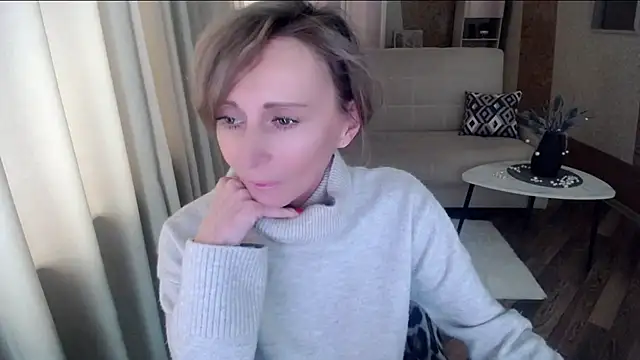 Snapshot of HornyMilf_777 chatting on 03.01.25 HornyMilf 777 online show from 03.01.25