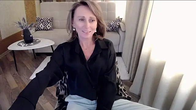 Snapshot of HornyMilf_777 chatting on 03.02.25 HornyMilf 777 online show from 03.02.25