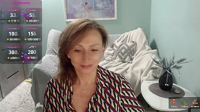 Snapshot of HornyMilf_777 chatting on 10.07.25 HornyMilf 777 online show from 10.07.25