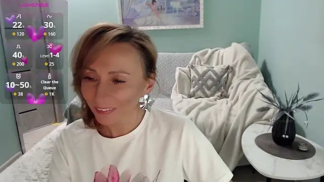 Snapshot of HornyMilf_777 chatting on 10.12.25 HornyMilf 777 online show from 10.12.25