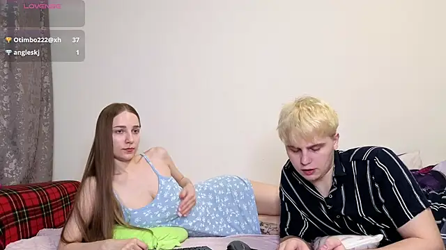 Snapshot of Emily_and_Ilumi chatting on 01.18.26 Emily and Ilumi online show from 01.18.26