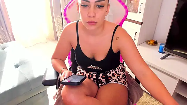 Snapshot of EveEvian chatting on 01.29.25 EveEvian online show from 01.29.25