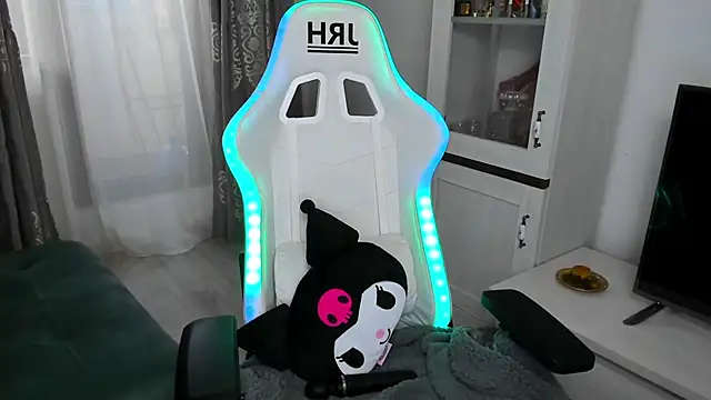 Snapshot of EveEvian chatting on 02.02.25 EveEvian online show from 02.02.25