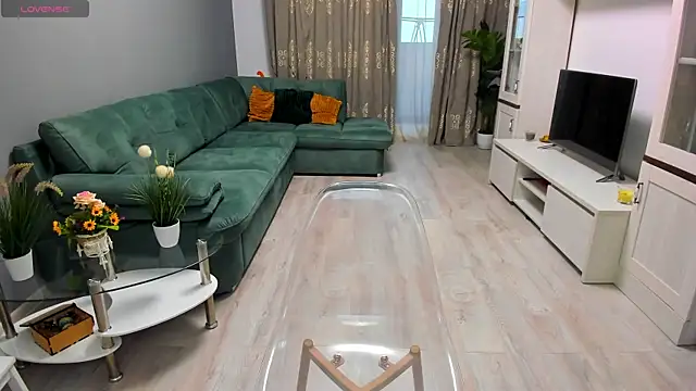 Snapshot of EveEvian chatting on 11.28.25 EveEvian online show from 11.28.25