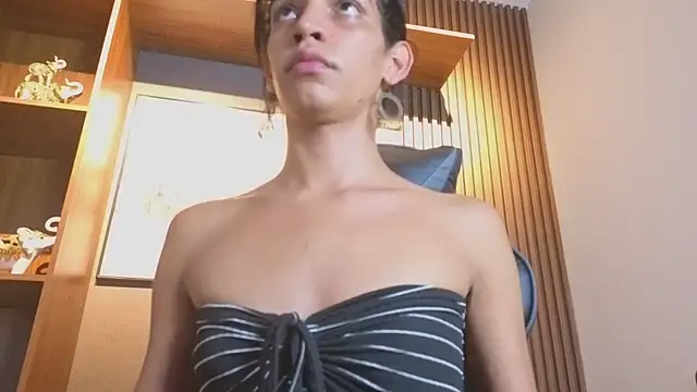 Snapshot of Alahia_Rodriguez chatting on 04.27.26 Alahia Rodriguez online show from 04.27.26