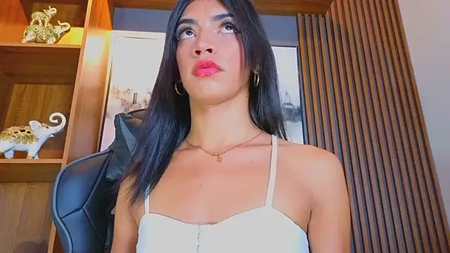 Snapshot of Alahia_Rodriguez chatting on 05.11.26 Alahia Rodriguez online show from 05.11.26