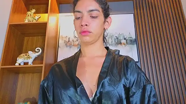 Snapshot of Alahia_Rodriguez chatting on 05.15.26 Alahia Rodriguez online show from 05.15.26