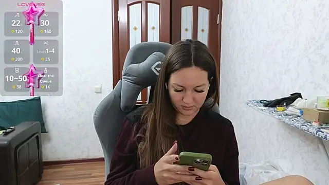 Snapshot of Nelly_Fischer chatting on 12.10.24 Nelly Fischer online show from 12.10.24