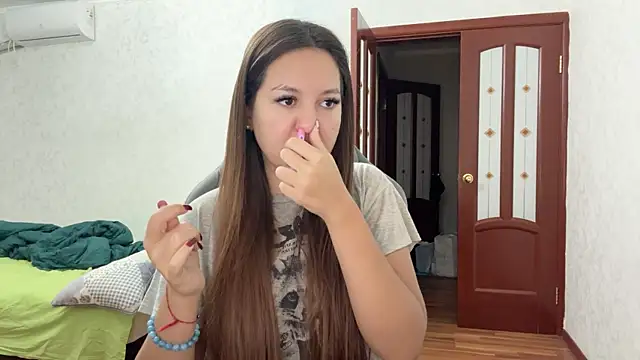 Snapshot of Nelly_Fischer chatting on 12.12.24 Nelly Fischer online show from 12.12.24