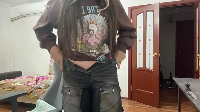 Snapshot of Nelly_Fischer chatting on 02.22.25 Nelly Fischer online show from 02.22.25