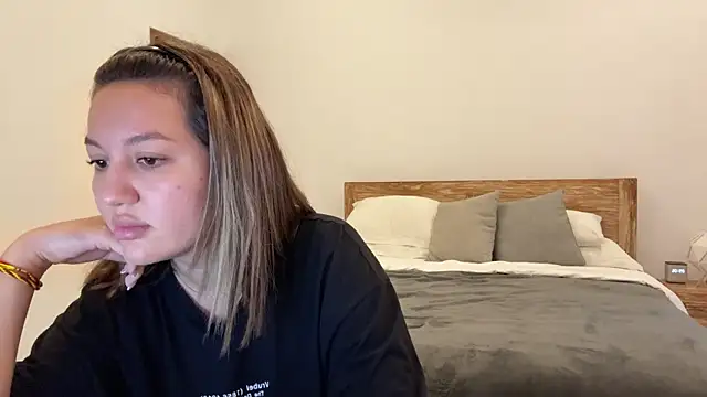 Snapshot of Nelly_Fischer chatting on 09.15.25 Nelly Fischer online show from 09.15.25