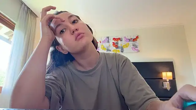 Snapshot of Nelly_Fischer chatting on 12.22.25 Nelly Fischer online show from 12.22.25