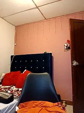 EllisW8 online show from 02.19.25