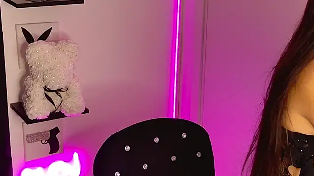 Snapshot of MissAmeliaa chatting on 10.28.25 MissAmeliaa online show from 10.28.25