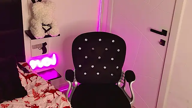 Snapshot of MissAmeliaa chatting on 12.13.25 MissAmeliaa online show from 12.13.25