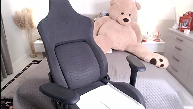 Smileyouarehere online show from 02.02.25