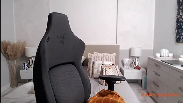 Smileyouarehere online show from 09.28.25