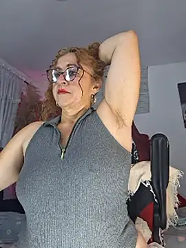 Snapshot of evelin_hott chatting on 02.14.25 evelin hott online show from 02.14.25