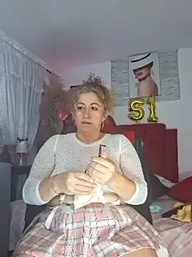 Snapshot of evelin_hott chatting on 03.12.25 evelin hott online show from 03.12.25