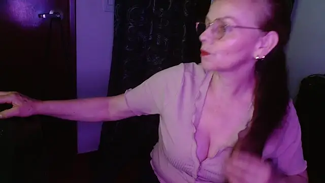 Snapshot of asleycavta chatting on 04.23.26 asleycavta online show from 04.23.26
