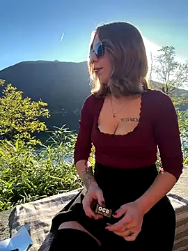 Mia Railey online show from 11.05.25