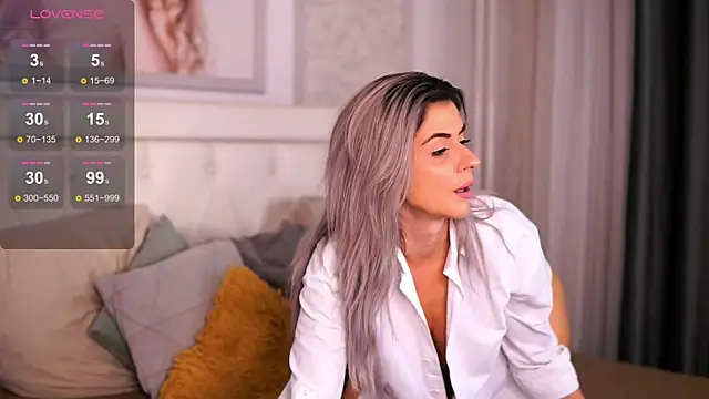 Snapshot of Adelyn_Chase chatting on 10.07.25 Adelyn Chase online show from 10.07.25