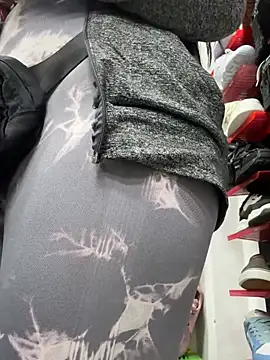 Snapshot of kim_monti chatting on 12.29.24 kim monti online show from 12.29.24