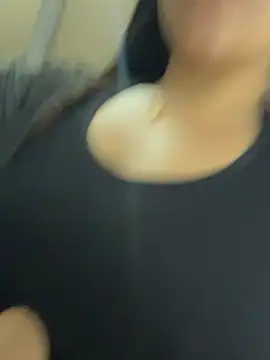 Snapshot of kim_monti chatting on 01.10.25 kim monti online show from 01.10.25