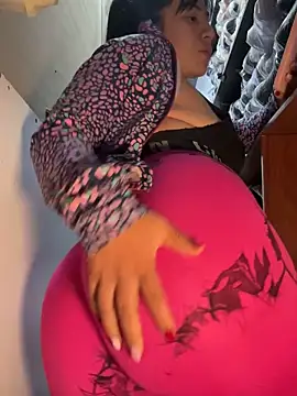 Snapshot of kim_monti chatting on 01.12.25 kim monti online show from 01.12.25