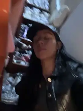 Snapshot of kim_monti chatting on 01.12.25 kim monti online show from 01.12.25