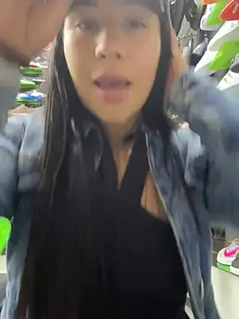 Snapshot of kim_monti chatting on 02.22.25 kim monti online show from 02.22.25