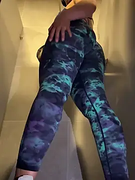 Snapshot of kim_monti chatting on 03.02.25 kim monti online show from 03.02.25