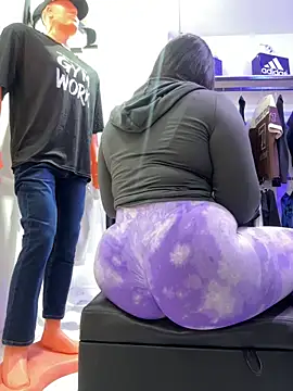 Snapshot of kim_monti chatting on 11.16.25 kim monti online show from 11.16.25