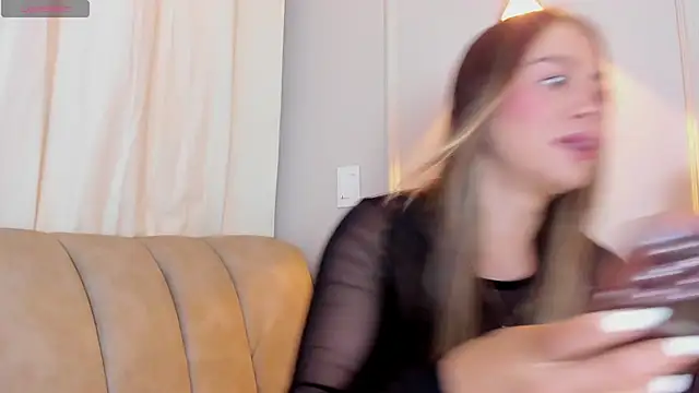 Lia walton online show from 01.08.25