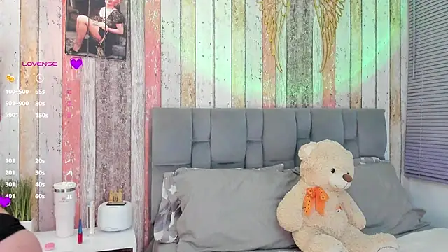 Snapshot of Gigi-bom chatting on 02.03.25 Gigi-bom online show from 02.03.25