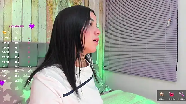 Snapshot of Gigi-bom chatting on 02.08.25 Gigi-bom online show from 02.08.25