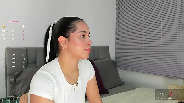 Snapshot of Gigi-bom chatting on 10.04.25 Gigi-bom online show from 10.04.25